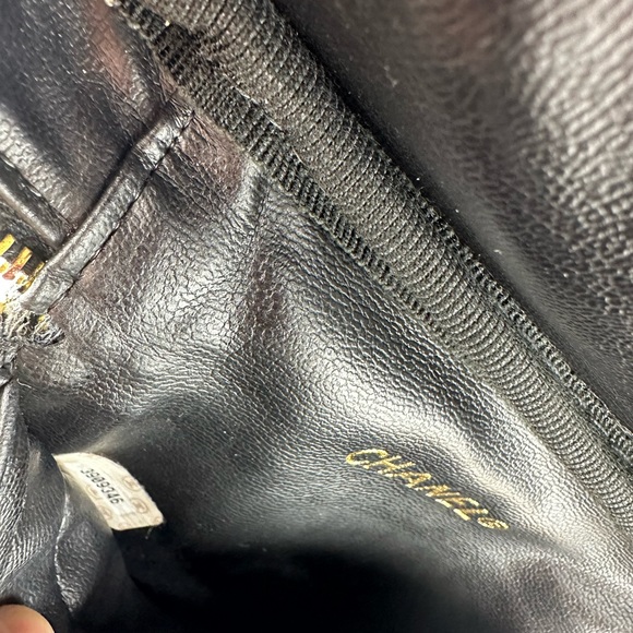 CHANEL Black Patent Leather Vanity Pouch with chain - Picture 7 of 8